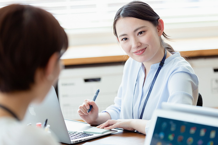 atGPジョブトレのスタッフと利用者のイメージ画像